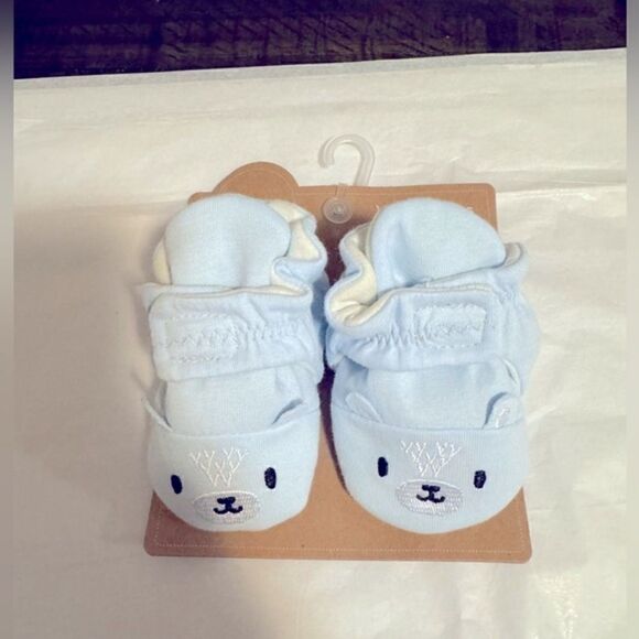 NWT Cute & Cozy Baby Boy Booties – Perfect for Tiny Toes (0-6 Months) - Picture 2 of 5